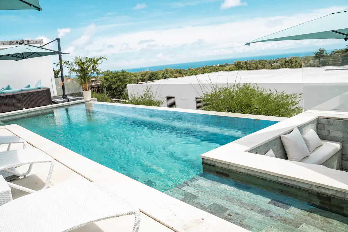 Welcome to Skyline Oasis Villa, a spectacular 4-bedroom private villa located in the heart of Bingin, Pecatu, Bali. This standalone luxury property features an infinity pool with panoramic views of the Indian Ocean and Bali's majestic volcanoes, offering breathtaking sunsets and sunrises. With an outdoor cinema projector for unforgettable movie nights under the stars, this villa is the ultimate retreat for families, groups, or digital nomads. Perfect for monthly and long-term rentals, Skyline Oasis Villa provides an unparalleled blend of relaxation, elegance, and proximity to Bali’s most iconic beaches and attractions.