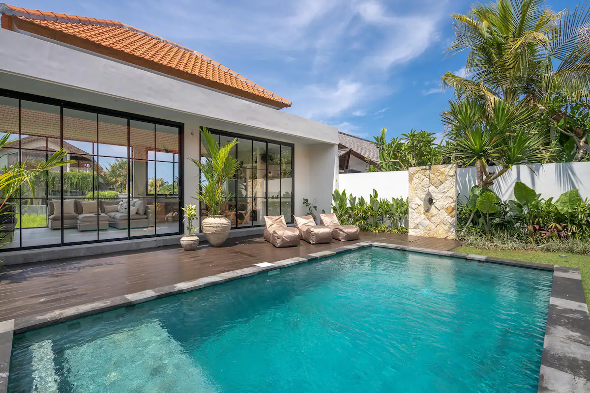 Discover the perfect retreat in the heart of Bali with this stunning private villa . This light-filled, standalone property boasts 4 spacious bedrooms, a lush green garden, and a large private pool. Ideal for families, groups, and digital nomads, it offers a serene setting for long-term stays or monthly rentals.