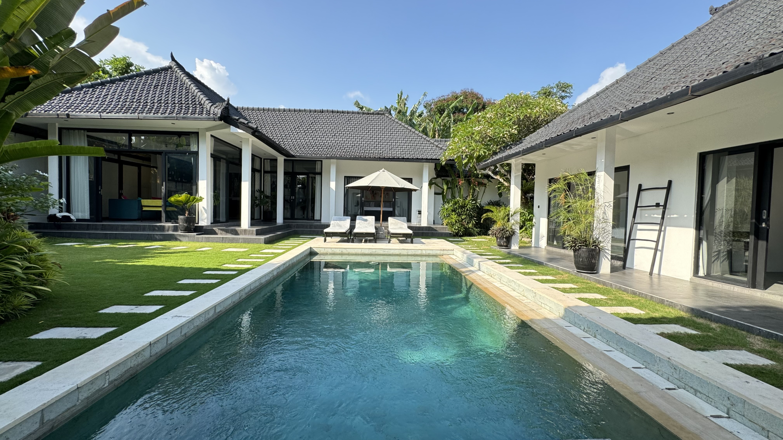 Welcome to this private 3-bedroom villa for rent in Berawa, Bali, a haven of luxury and tranquility. This stand-alone property is perfect for families, groups, digital nomads, and long-term visitors seeking privacy, comfort, and proximity to Bali's best attractions. Ideal for monthly and long-term rentals, this villa offers the ultimate blend of modern design and serene surroundings.