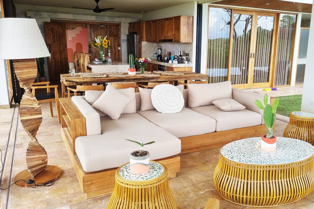 Discover an exclusive ocean-view villa in the prestigious Sunset Hills of Uluwatu!Located on the breathtaking cliffs of Uluwatu, this premium 2-bedroom private villa offers an unparalleled retreat with panoramic views of the Indian Ocean, Mount Agung, and lush mountains. Enjoy vibrant sunsets every evening from your infinity pool, spacious terrace, or private balcony. Designed for ultimate relaxation and comfort, the villa features a 12-meter infinity pool, an open-concept living space, and luxurious en-suite bedrooms.