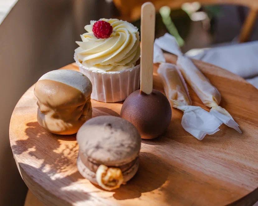 Profitable café & pastry shop for sale in the heart of Canggu! 📍 Prime Location – Jl. Pantai Batu Bolong, Canggu, Bali – one of the island’s most vibrant and high-traffic areas. 🍰 Top-Rated Pastry Shop – Famous for handcrafted desserts, custom cakes, and GoJek delivery. ☕ All-Day Breakfast Concept – Premium croissants, bagels, and signature coffee drinks (matcha, lattes, specialty brews). 🌿 Warm & Inviting Interior – Thoughtfully designed, cozy, and infused with love. 💰 Financials: $15,000–20,000 Monthly Profit | Price: $290,000 | Lease Paid Until 09/2026 🔥 Fully equipped kitchen, trained staff, and smooth operations – a true turn-key investment! Inquire now for more details.