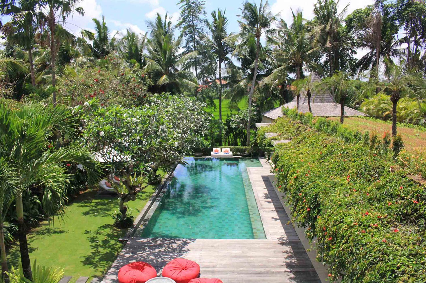 Welcome to this exclusive standalone private villa, ideal for monthly and long-term rentals. With a large private pool, lush green garden, and modern design, this Bali rental villa is perfect for families, digital nomads, remote workers, and vacationers who seek comfort, privacy, and accessibility to Bali’s best attractions.