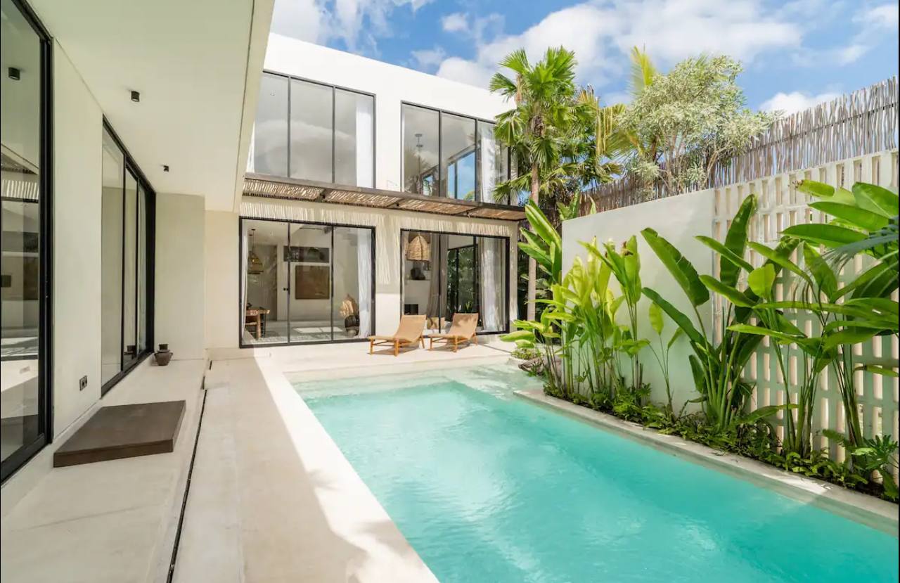 Discover this exclusive standalone private villa in the heart of Canggu, Bali, designed for monthly rental and long-term stays. Perfect for digital nomads, remote workers, families, and vacationers, this luxury Bali rental villa offers a serene retreat with high-end amenities and proximity to Bali’s top attractions.