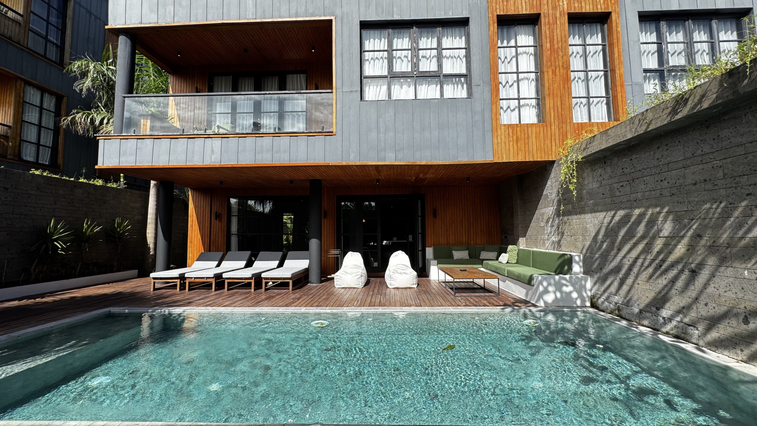 VILLA IN SECURE COMPLEX